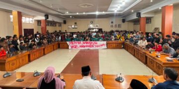Tuntutan Relokasi Dijawab Muchsin Hasan: “Pemkab Tunggu Tanda Tangan 100 Persen KK”