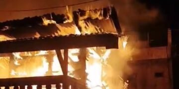 Dua Rumah di Pasar Pagi Lama Hangus Terbakar, Diduga Akibat Korsleting Listrik