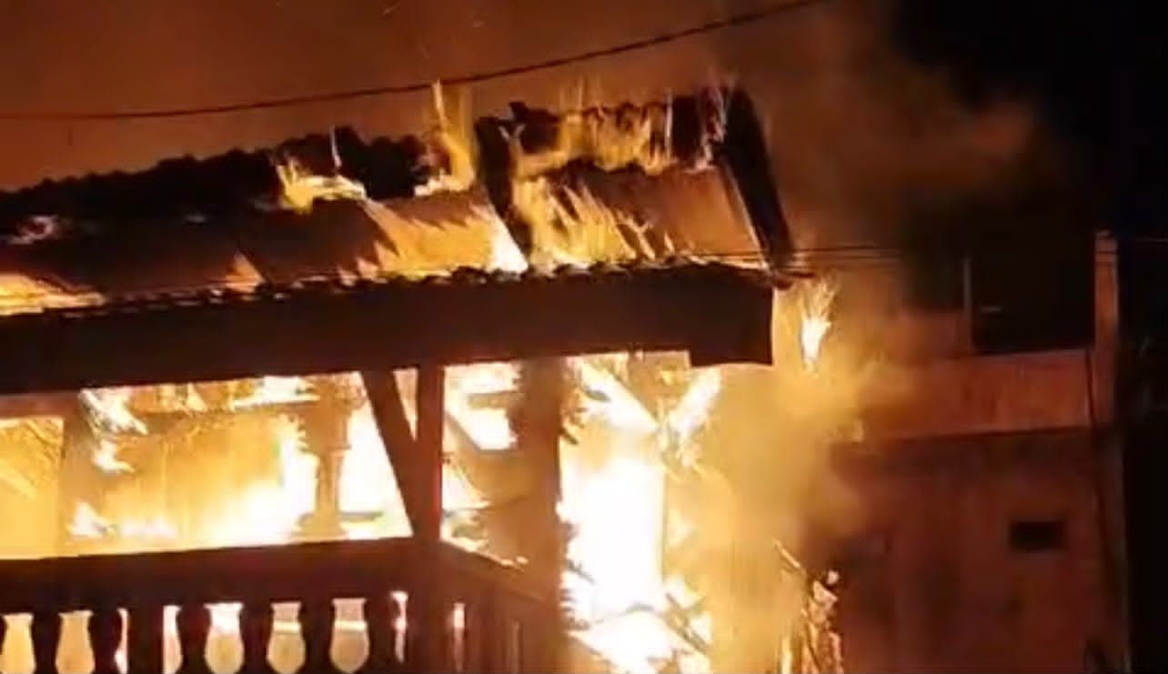 Dua Rumah di Pasar Pagi Lama Hangus Terbakar, Diduga Akibat Korsleting Listrik