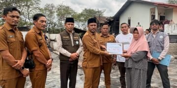 Baitul Mal Aceh Tengah Salurkan Bantuan untuk Korban Kebakaran di Bernung Lelabu
