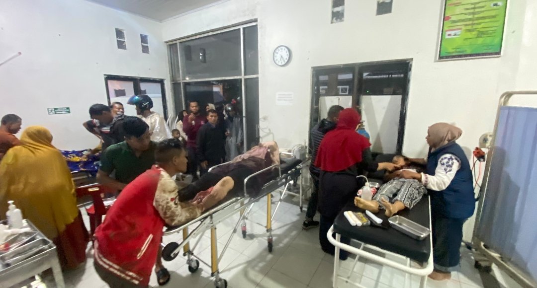 Longsor di Sanehen, Sejumlah Warga Dievakuasi ke Puskesmas Angkup, 1 Dilaporkan Kritis 