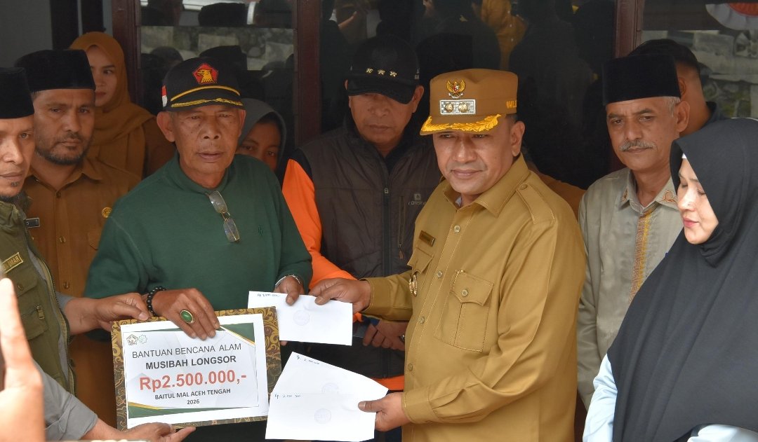 Baitul Mal Aceh Tengah Salurkan Bantuan untuk Korban Longsor Sanehen