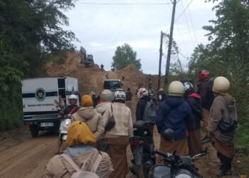 Berlumpur! Jalan Proyek Jembatan di Celala Tuai Keluhan Guru dan Warga