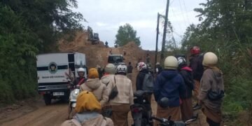 Berlumpur! Jalan Proyek Jembatan di Celala Tuai Keluhan Guru dan Warga