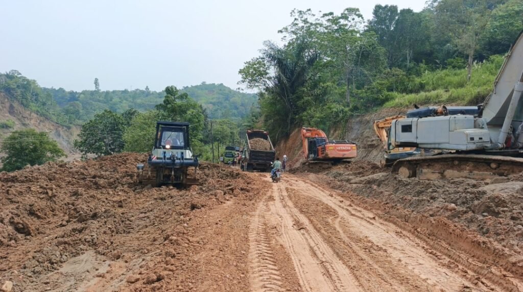 Keluhan Jalan Berlumpur di Celala Dijawab PPK “Hari ini Sudah Normal”
