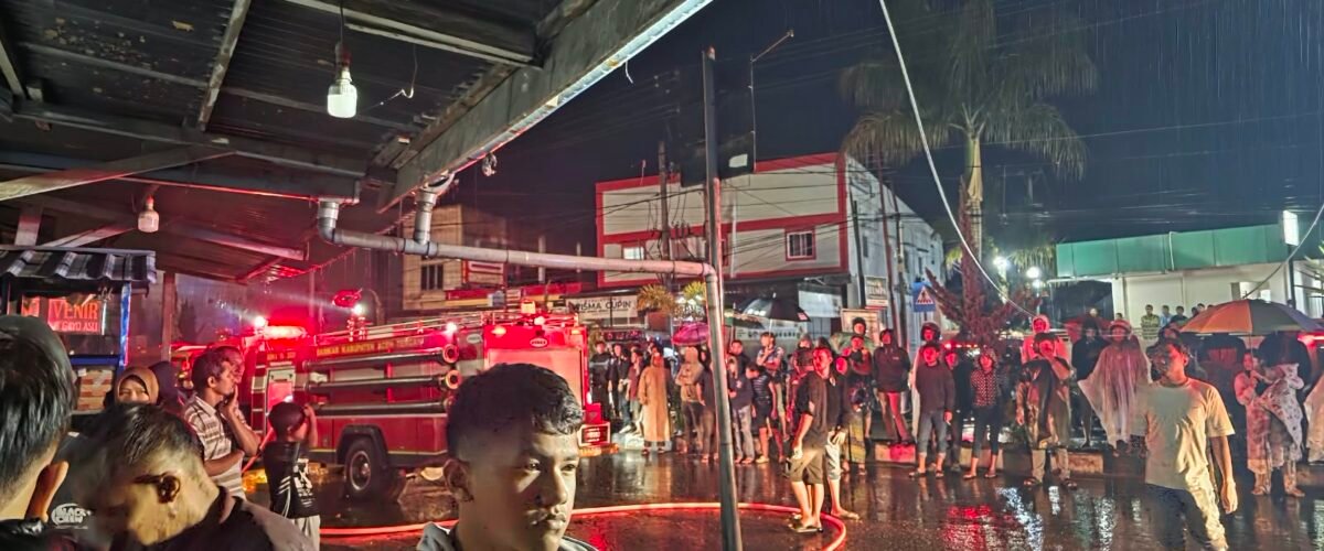 Atap Dua Rumah di Kemili Bebesen Terbakar