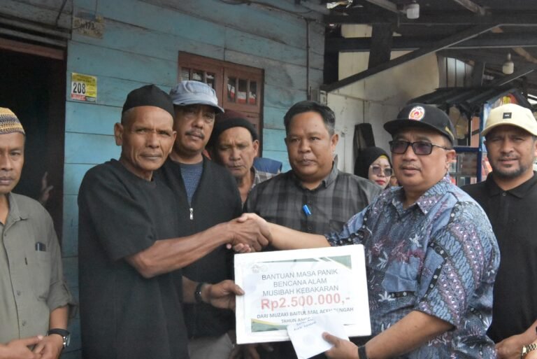 Baitul Mal Aceh Tengah Salurkan Bantuan untuk Korban Kebakaran di Kemili