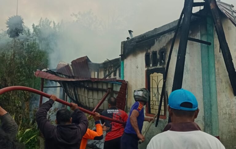 Satu Rumah di Kelupak Mata Hangus Terbakar