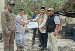 Baitul Mal Salurkan Rp2,5 Juta untuk Korban Kebakaran di Kelupak Mata